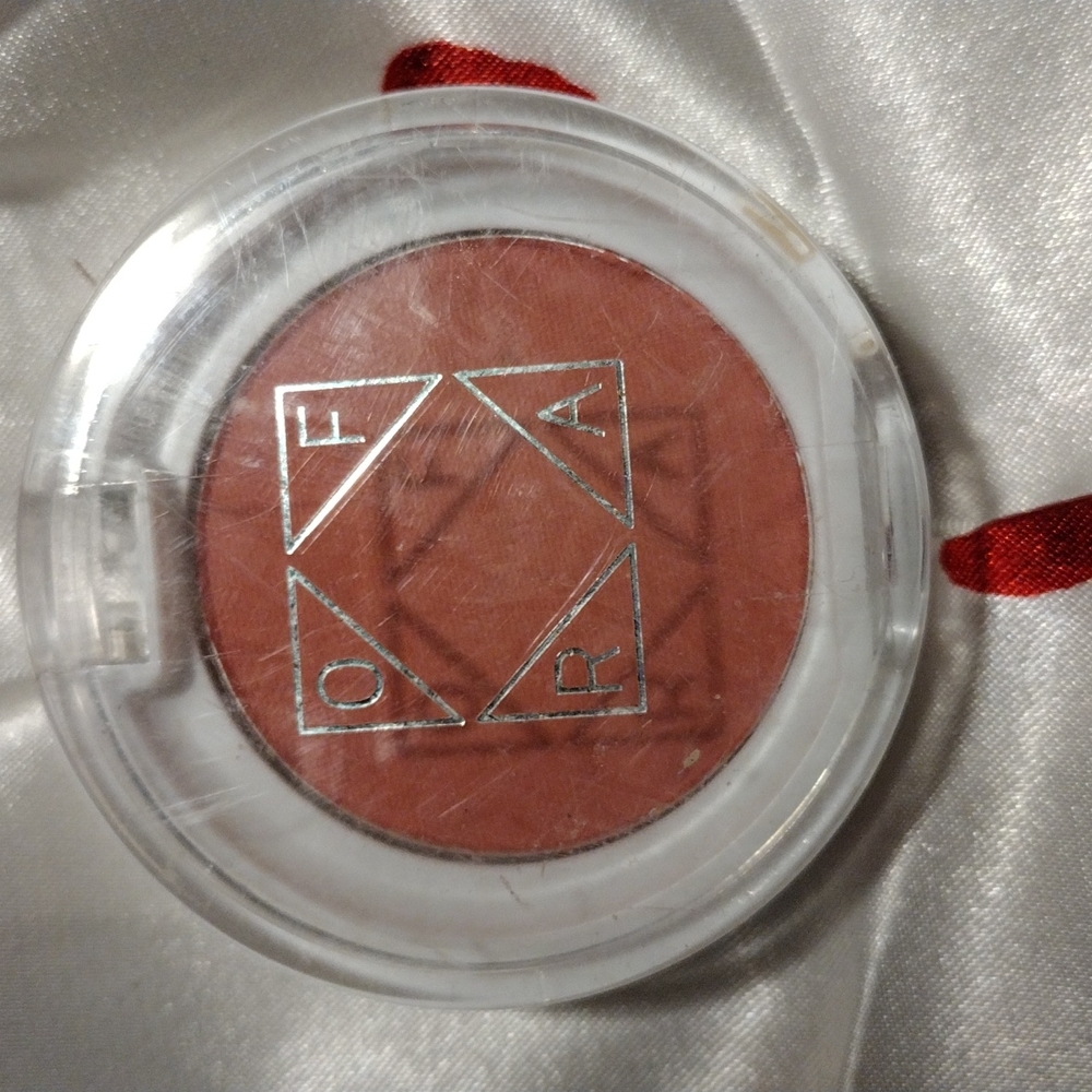 Nwot ofra blush
